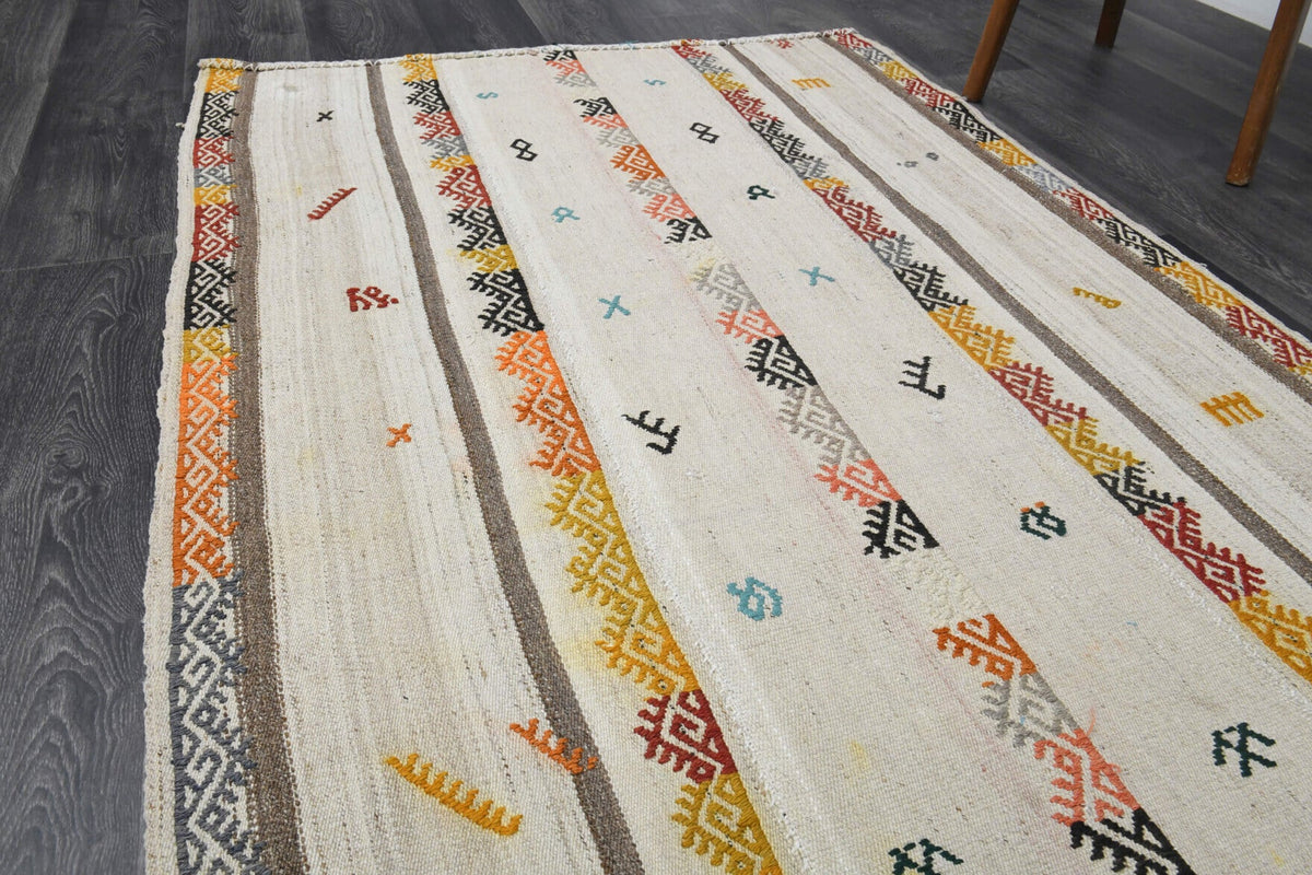 Anadolu kökenli el dokuma kilim – 1960'lar üretimi, oryantal desenli