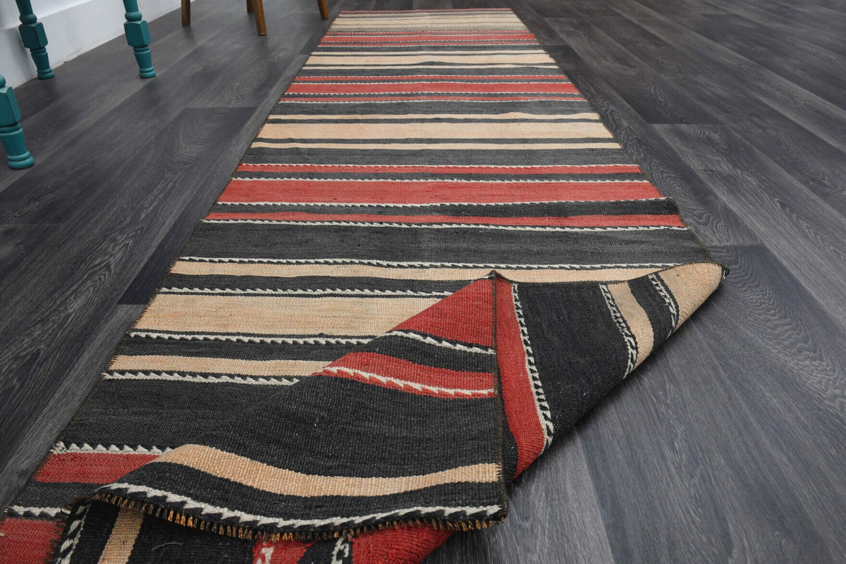 El yapımı vintage yolluk 86x318 cm oryantal desenli yün - ışık altında renk detayı