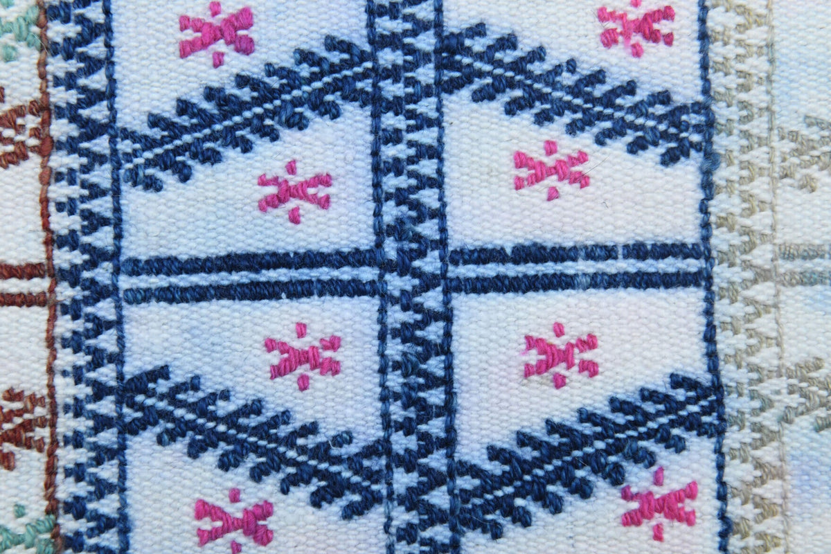 Vintage yolluk 69x215 cm – gri, pembe ve beyaz oryantal desenli, el dokuma