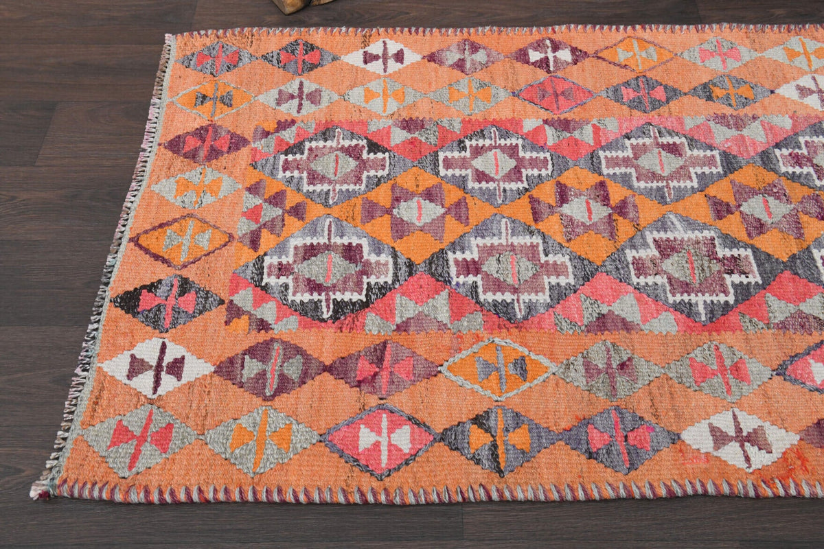 Pembe ve turuncu renkli vintage kilim yolluk, %100 yün dokuma