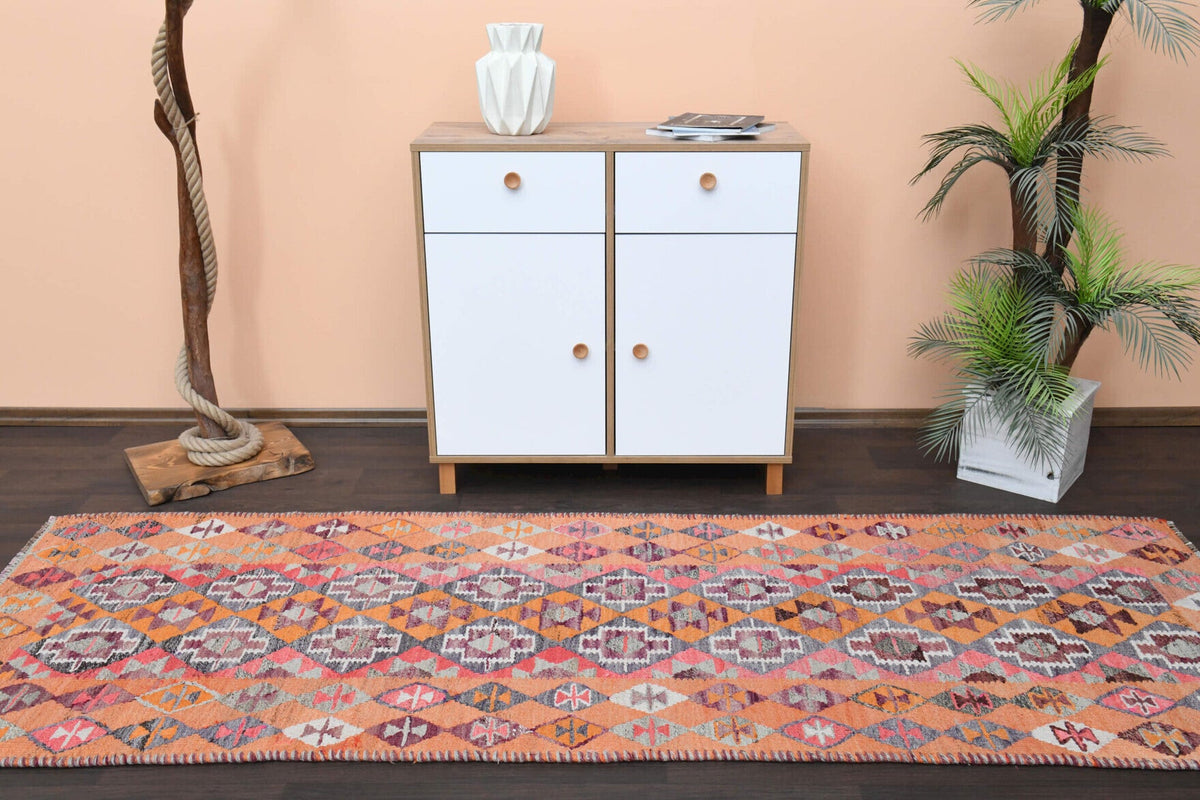 Anadolu kökenli el dokuma kilim – 1960'lar üretimi, oryantal desenli