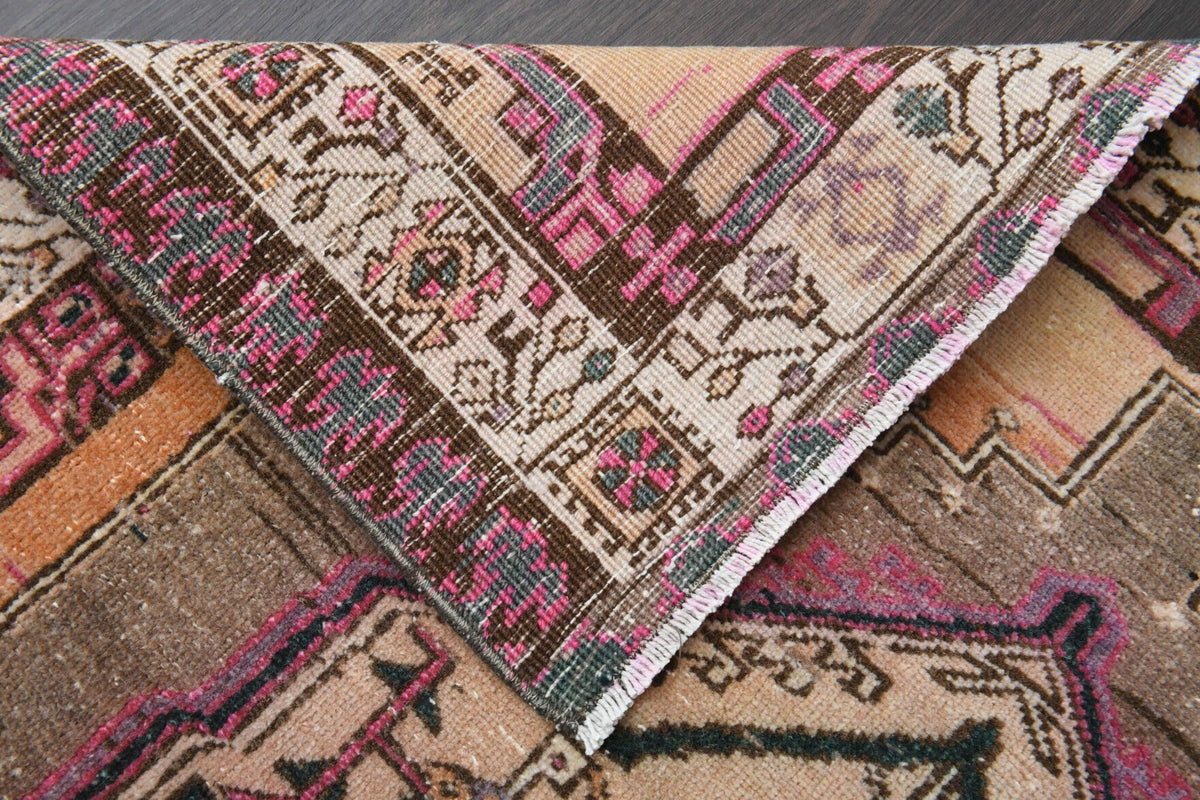 Pera Halı tek parça koleksiyonu: oryantal desenli el dokuma vintage yolluk, turuncu ve pembe
