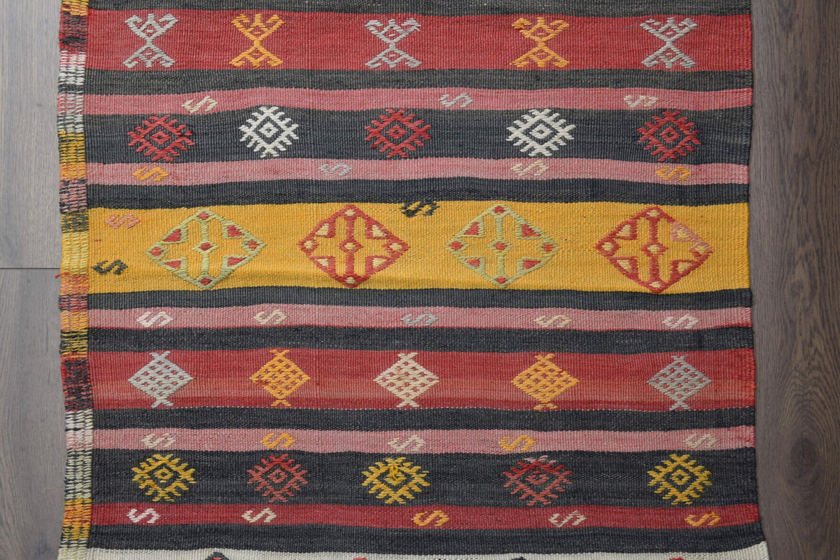 Pera Halı tek parça koleksiyonu: oryantal desenli vintage kilim yolluk, turuncu ve kırmızı
