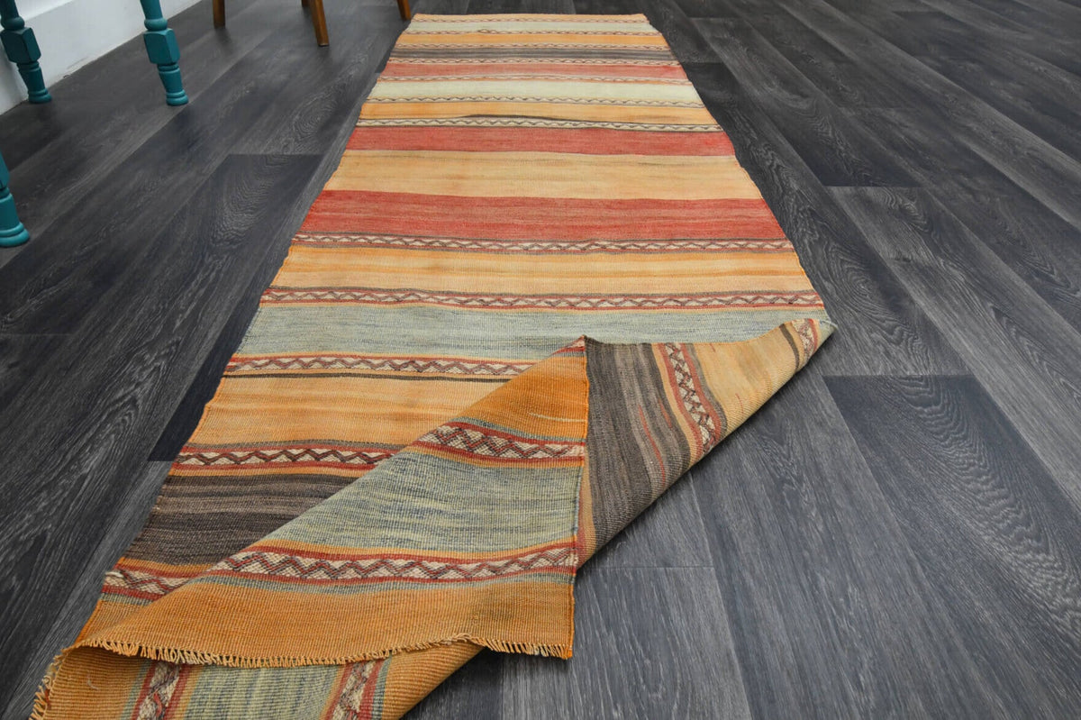 Pera Halı tek parça koleksiyonu: oryantal desenli vintage kilim yolluk, turuncu ve kırmızı