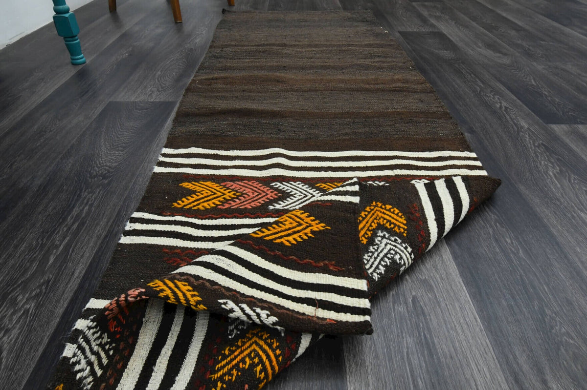 Pera Halı tek parça koleksiyonu: oryantal desenli vintage kilim yolluk, kahverengi