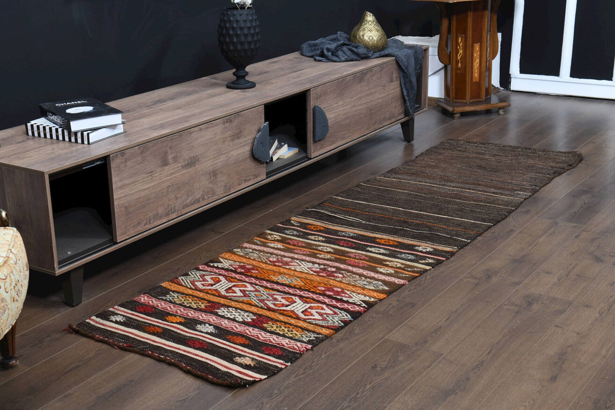 Anadolu kökenli el dokuma kilim – 1960'lar üretimi, çizgili
