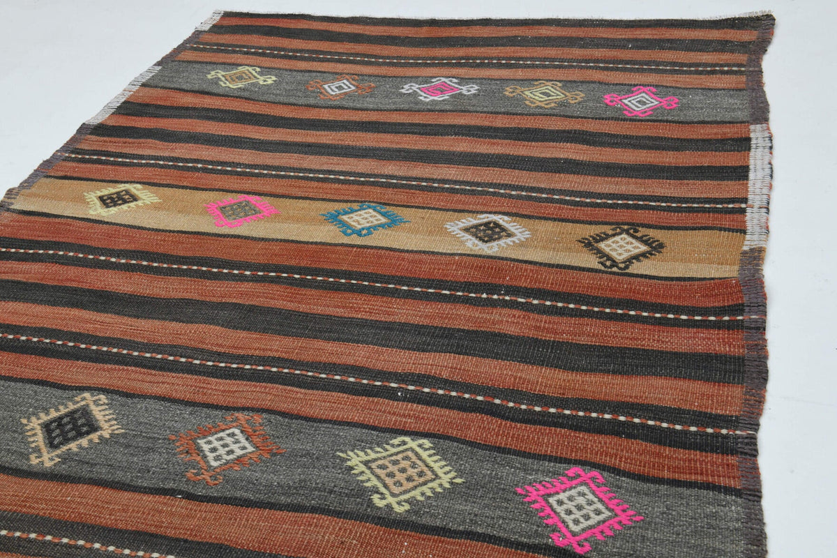 Anadolu kökenli el dokuma kilim – 1960'lar üretimi, çizgili