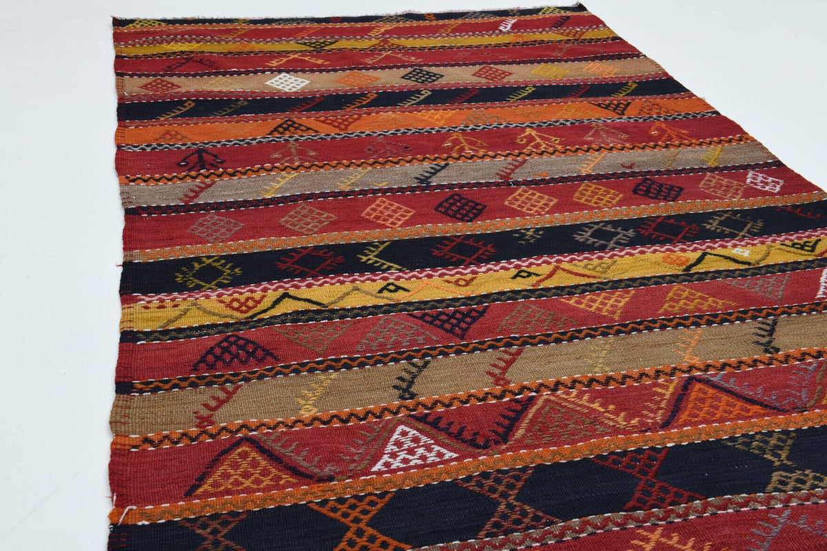 Anadolu kökenli el dokuma kilim – 1960'lar üretimi, çizgili