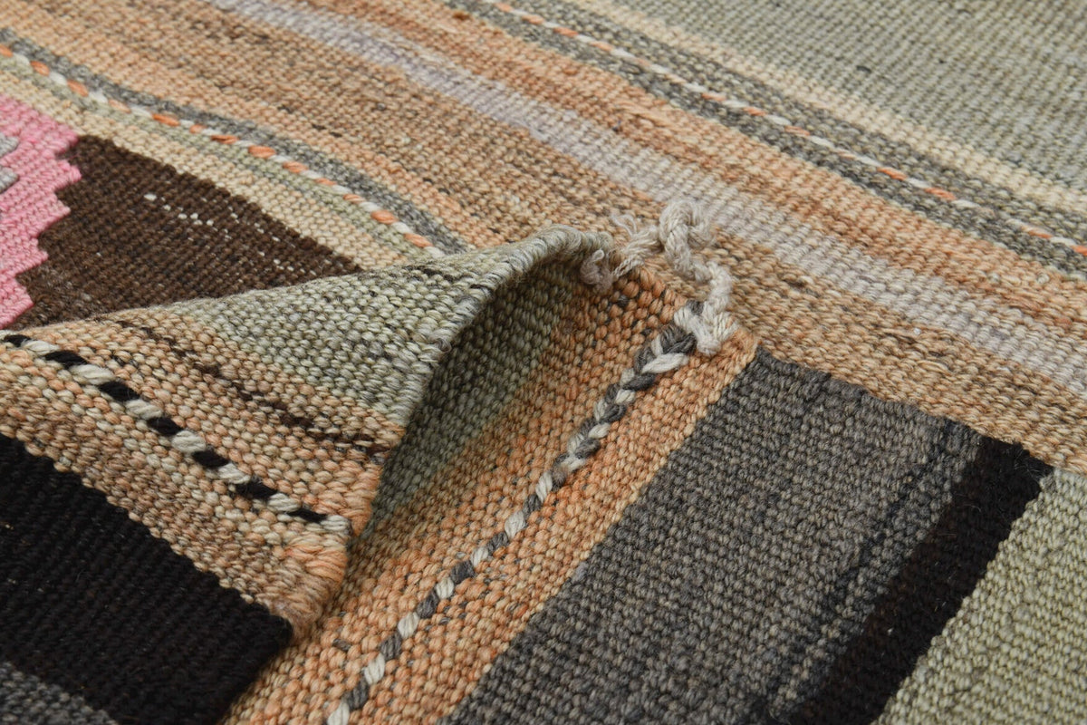 Pera Halı tek parça koleksiyonu: geometrik desenli vintage kilim yolluk, turuncu ve bej