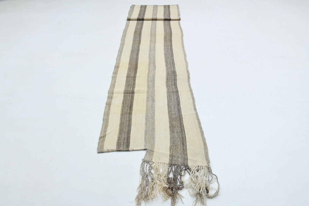 Çizgili vintage kilim yolluk – bej tonlarda yün dokuma