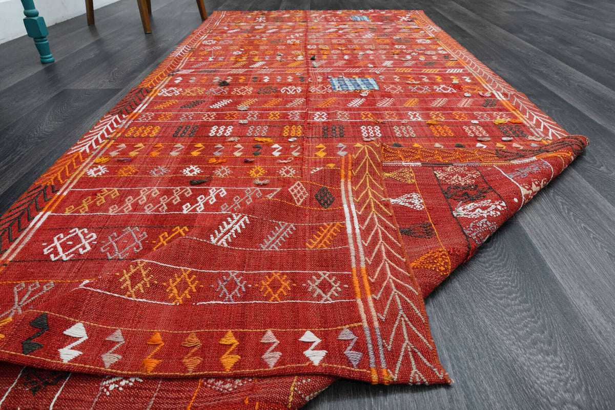 Pera Halı tek parça koleksiyonu: ikat desenli vintage kilim yolluk, kırmızı ve turuncu