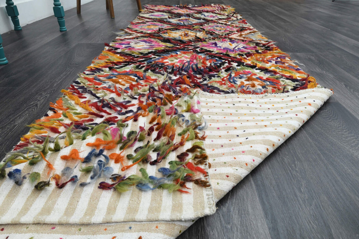Pera Halı tek parça koleksiyonu: geometrik desenli vintage kilim yolluk, turuncu, pembe ve kırmızı