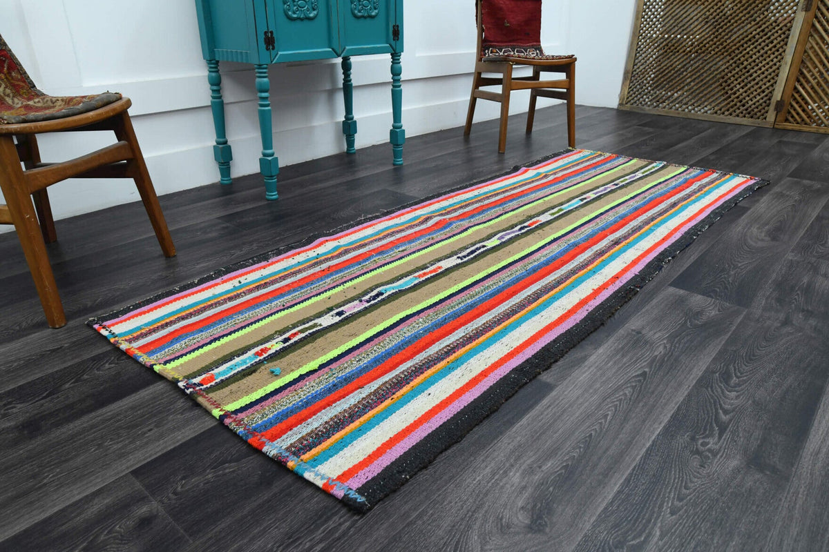 Çizgili vintage kilim yolluk – turuncu, pembe ve mavi tonlarda yün dokuma
