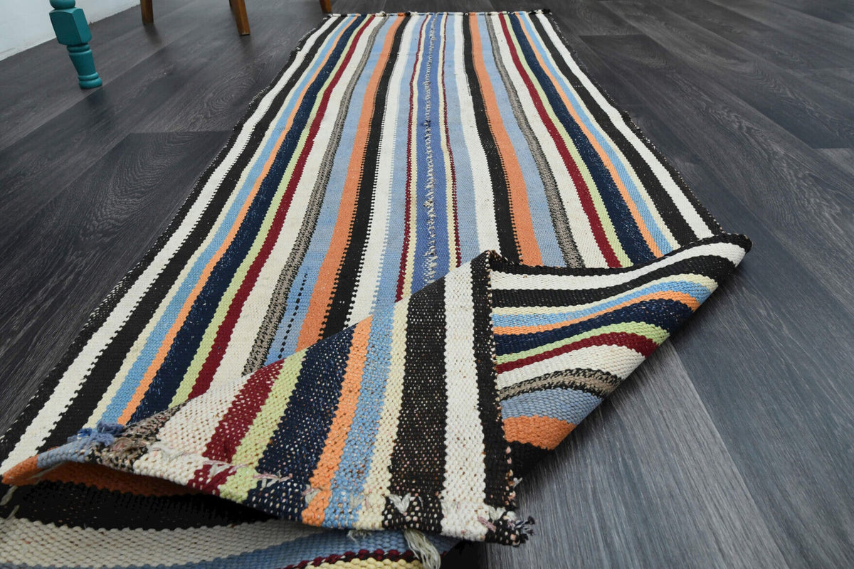 Pera Halı tek parça koleksiyonu: çizgili vintage kilim yolluk, turuncu ve mavi