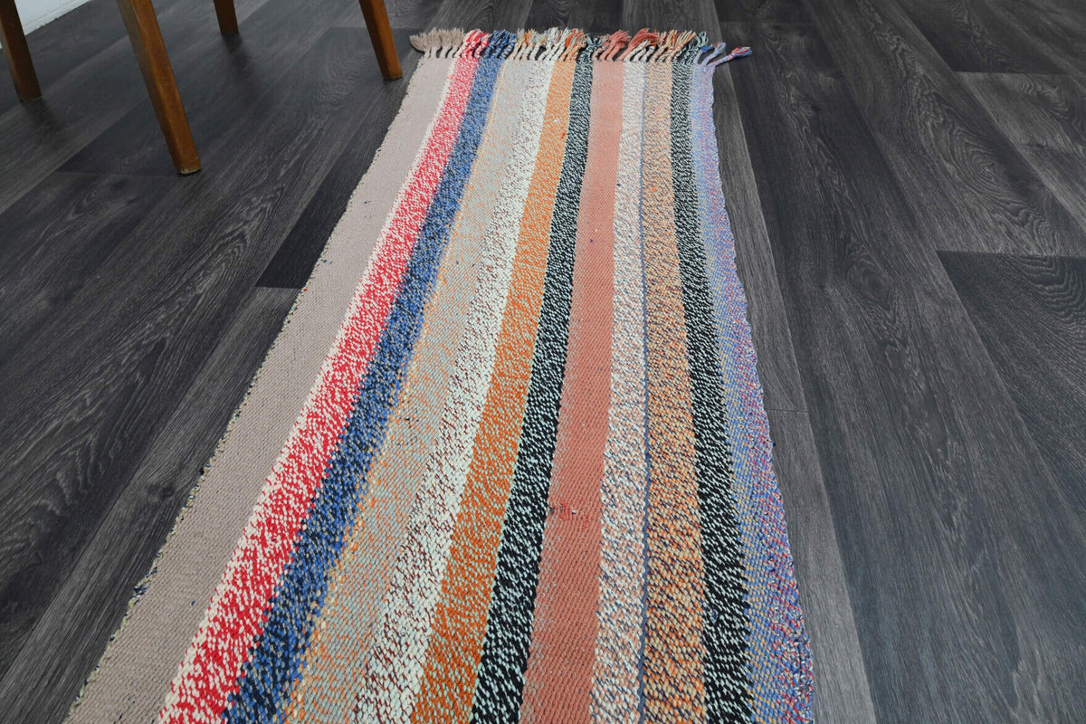 Anadolu kökenli el dokuma kilim – 1960'lar üretimi, çizgili
