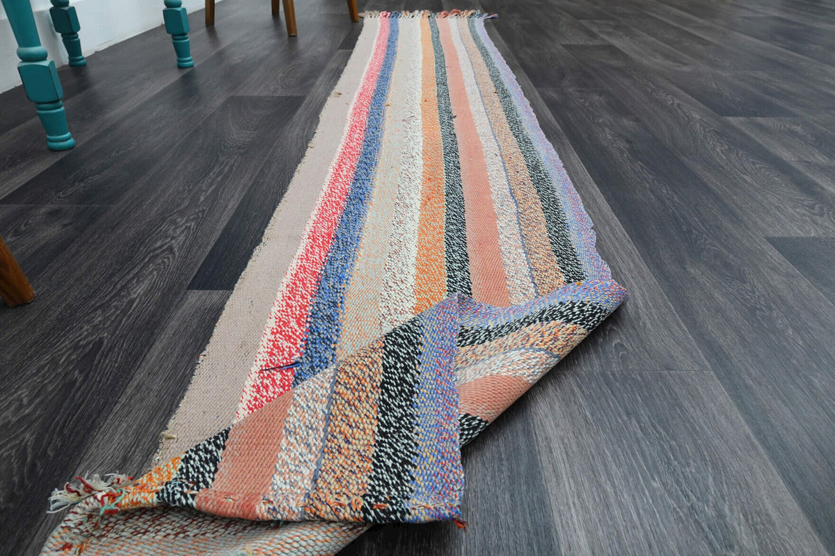 Pera Halı tek parça koleksiyonu: çizgili vintage kilim yolluk, turuncu, pembe ve bej