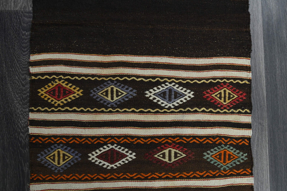 Kahverengi, siyah ve turuncu renkli vintage kilim yolluk, %100 yün dokuma