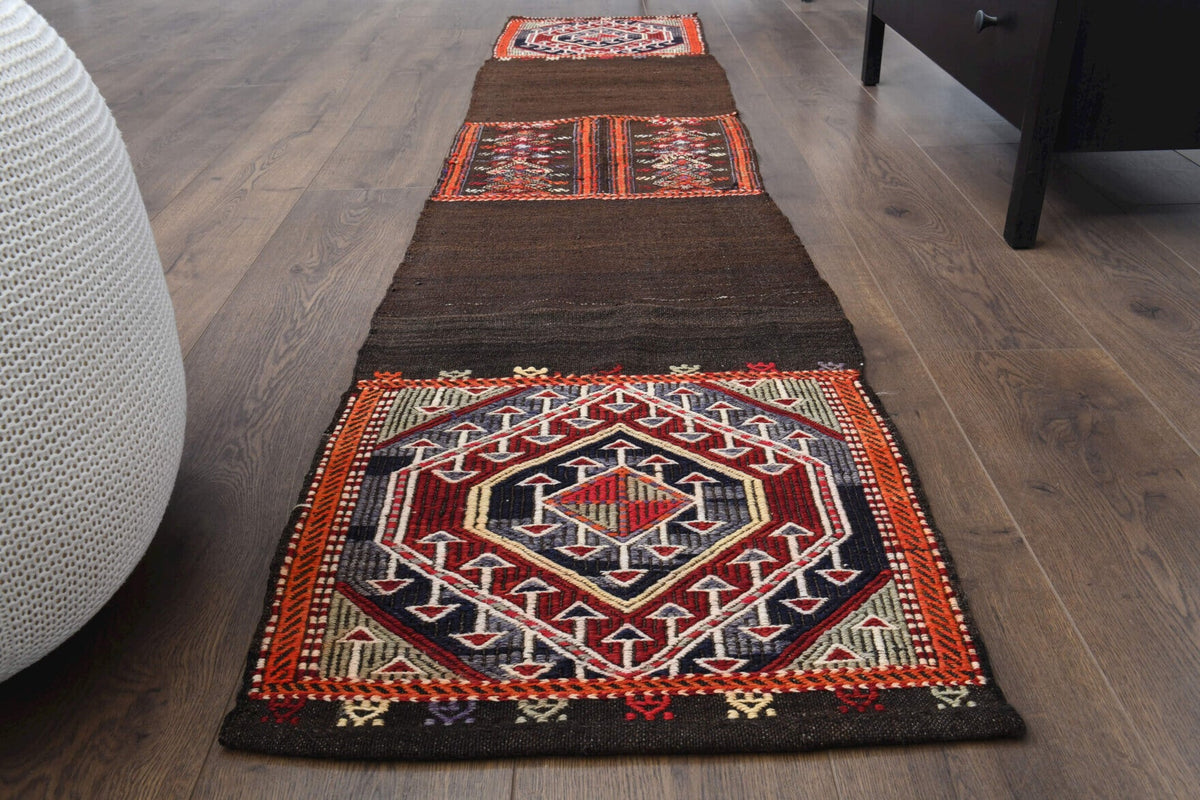 Geleneksel desenli vintage kilim yolluk – kırmızı ve kahverengi tonlarda yün dokuma