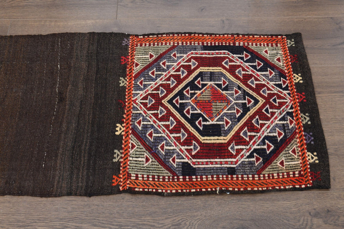 Kırmızı ve kahverengi renkli vintage kilim yolluk, %100 yün dokuma