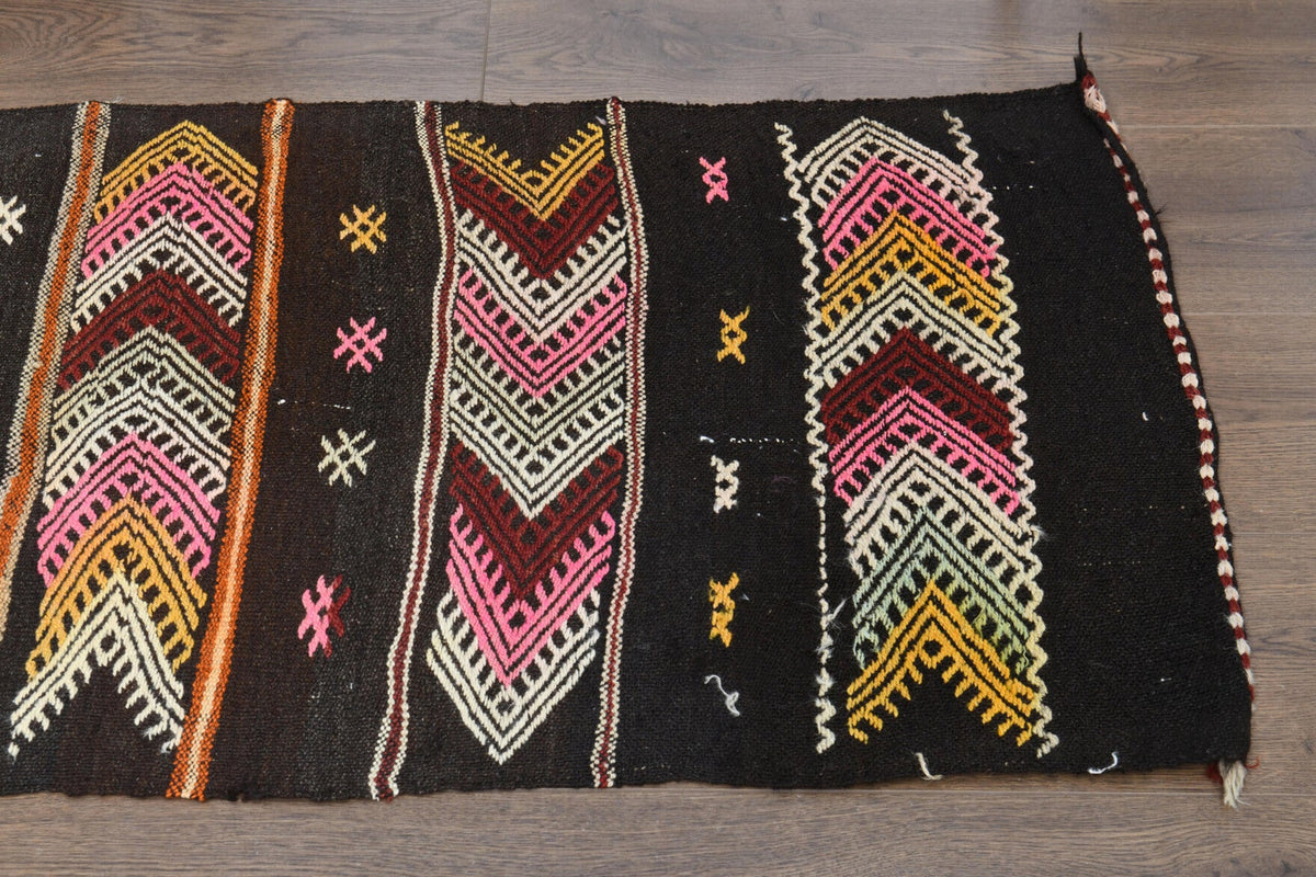 Kahverengi, kırmızı ve siyah renkli vintage kilim yolluk, %100 yün dokuma