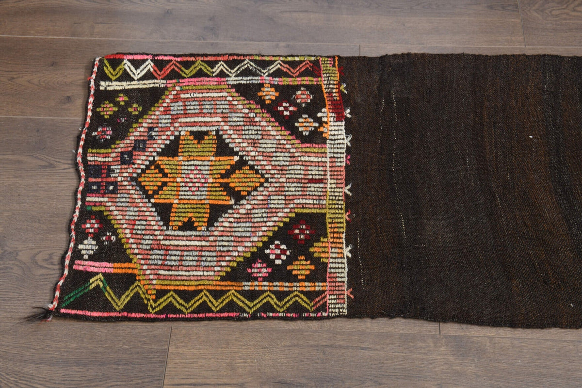 Anadolu kökenli el dokuma kilim – 1960'lar üretimi, düz zeminli