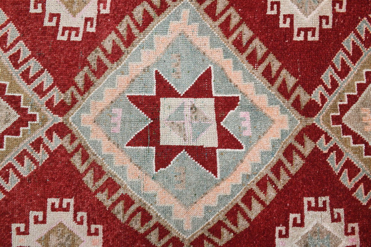 Anadolu kökenli el dokuma kilim – 1960'lar üretimi, geometrik desenli