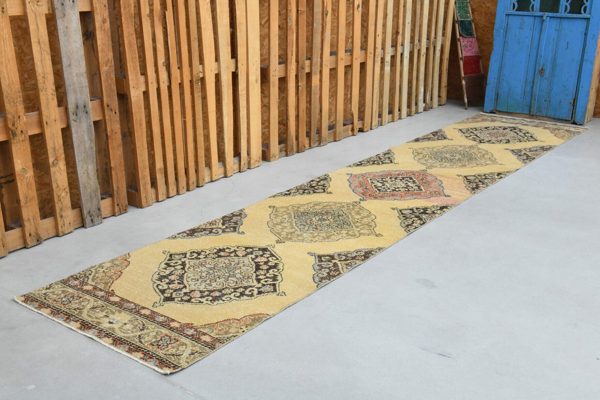 Ikat desenli el dokuma vintage yolluk – turuncu, sarı ve bej tonlarda yün dokuma