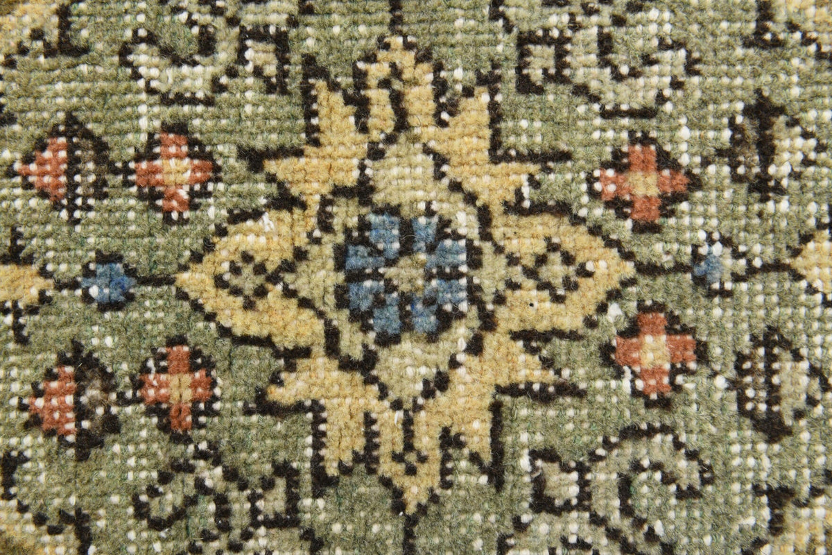Anadolu kökenli el dokuma halı – 1970'ler üretimi, ikat desenli