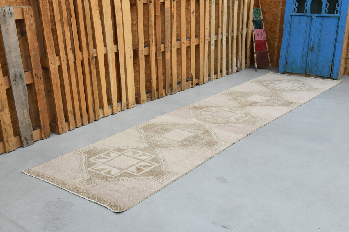 El yapımı vintage yolluk 94x371 cm geometrik desenli yün - yakın çekim doku detayı