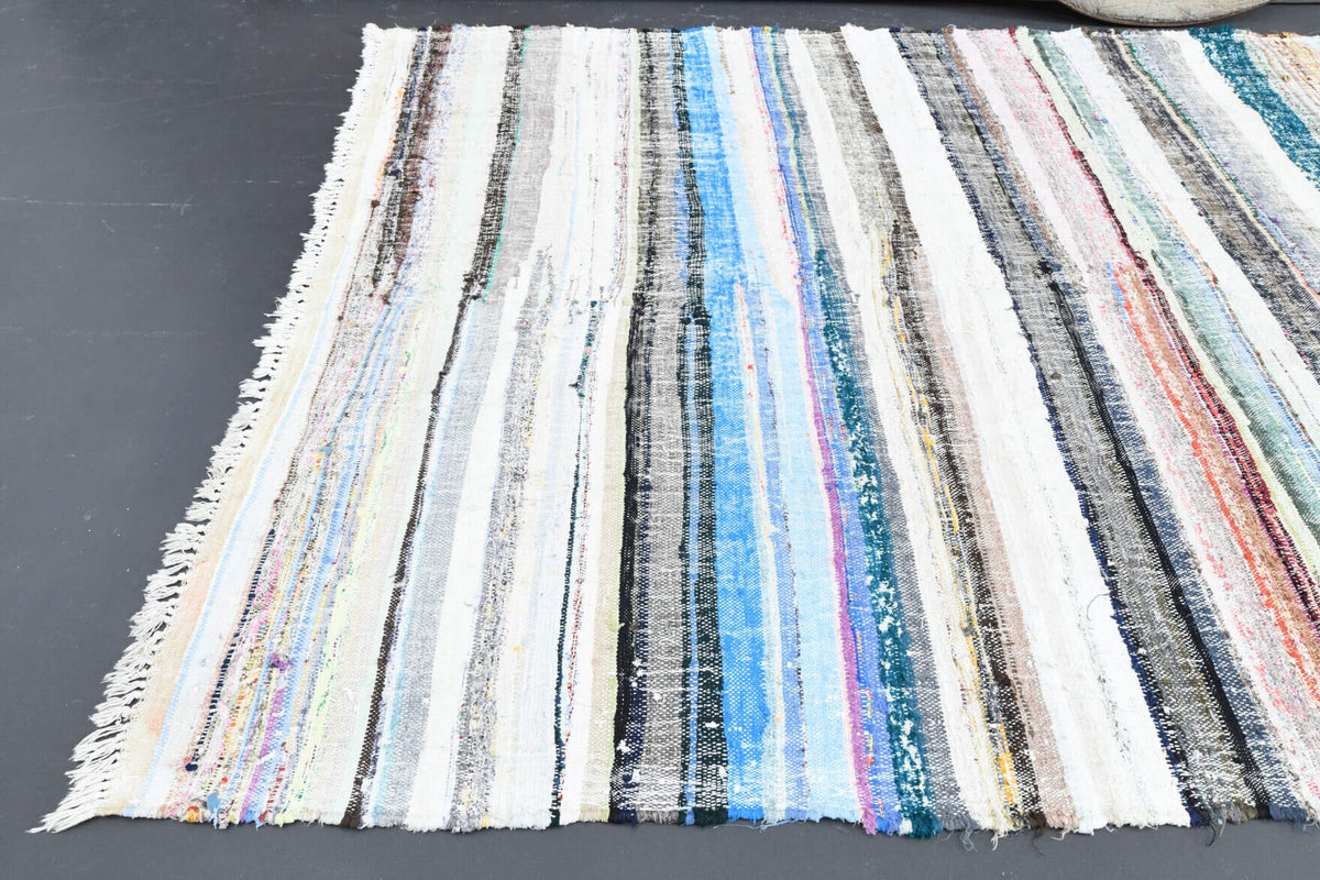 Beyaz, mavi ve gri renkli vintage kilim yolluk, %100 yün dokuma