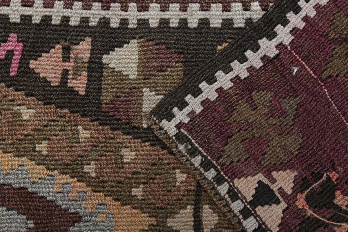 Pera Halı tek parça koleksiyonu: tribal desenli vintage kilim yolluk, turuncu ve kahverengi