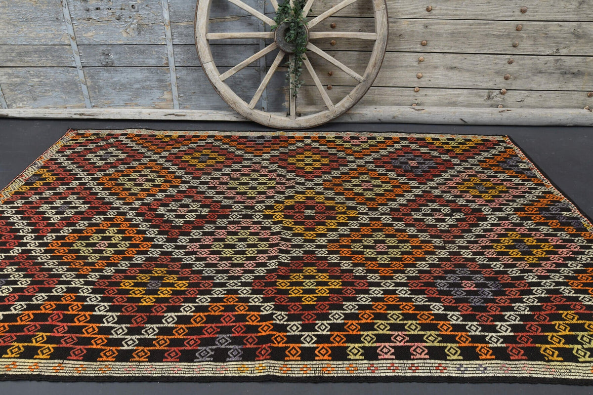 Anadolu kökenli el dokuma kilim – 1960'lar üretimi, oryantal desenli