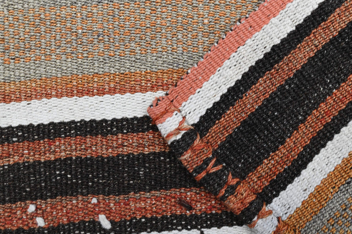 Pera Halı tek parça koleksiyonu: oryantal desenli el dokuma vintage kilim, turuncu ve kahverengi