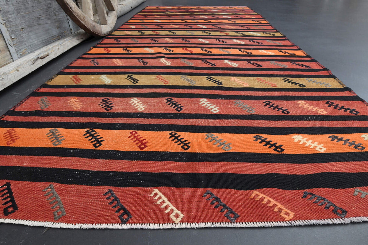 Oryantal desenli vintage kilim yolluk – kırmızı ve turuncu tonlarda yün dokuma
