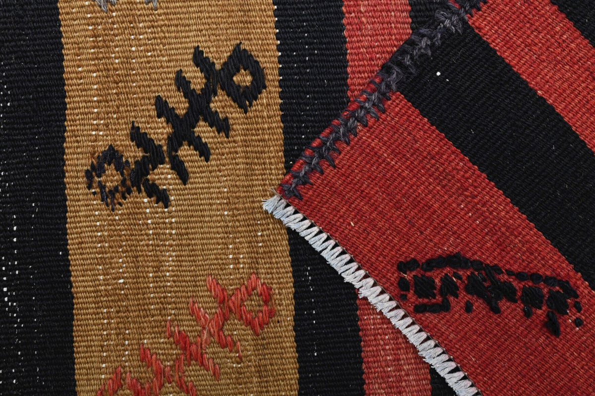 Pera Halı tek parça koleksiyonu: oryantal desenli vintage kilim yolluk, kırmızı ve turuncu