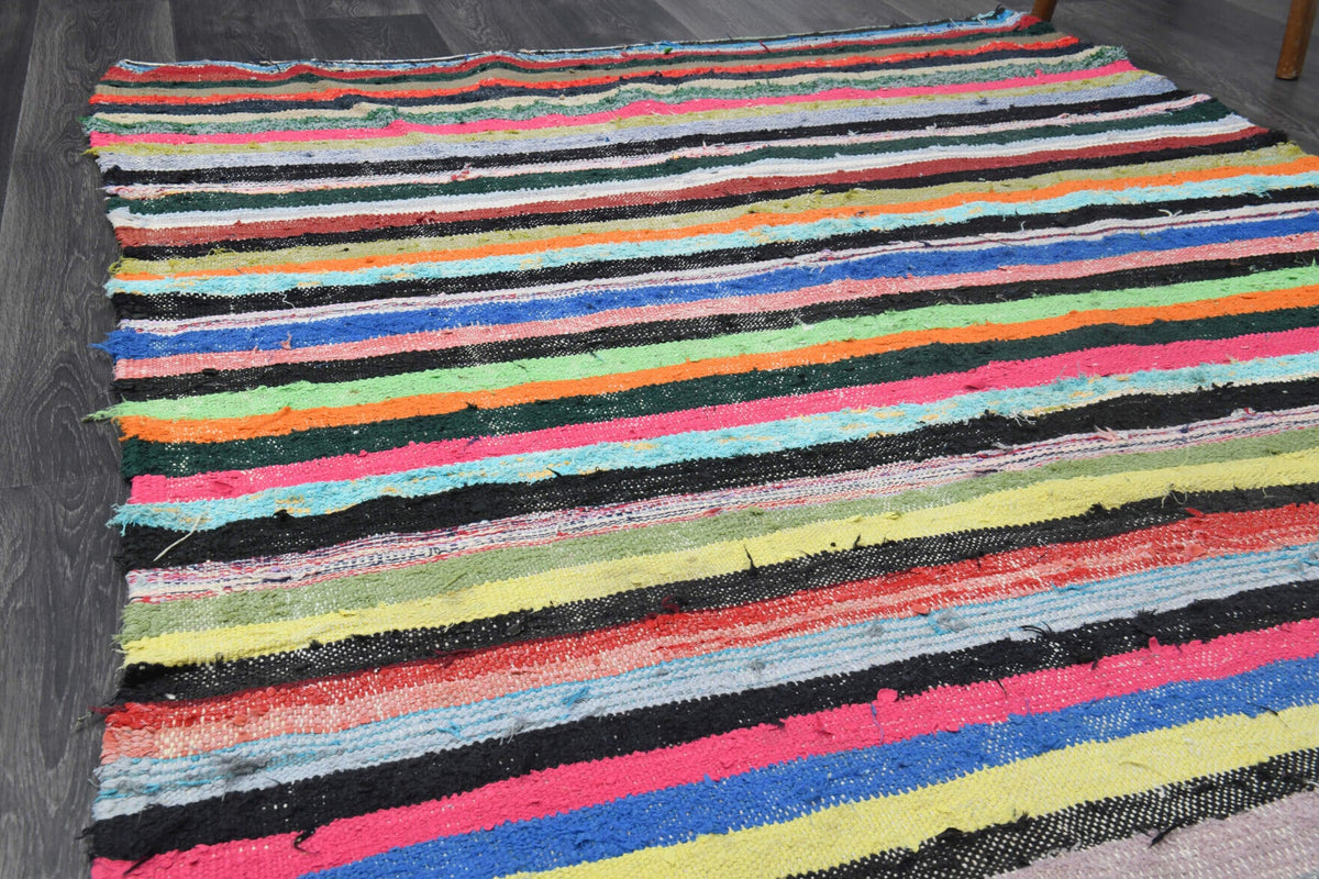 Anadolu kökenli el dokuma kilim – 1960'lar üretimi, oryantal desenli