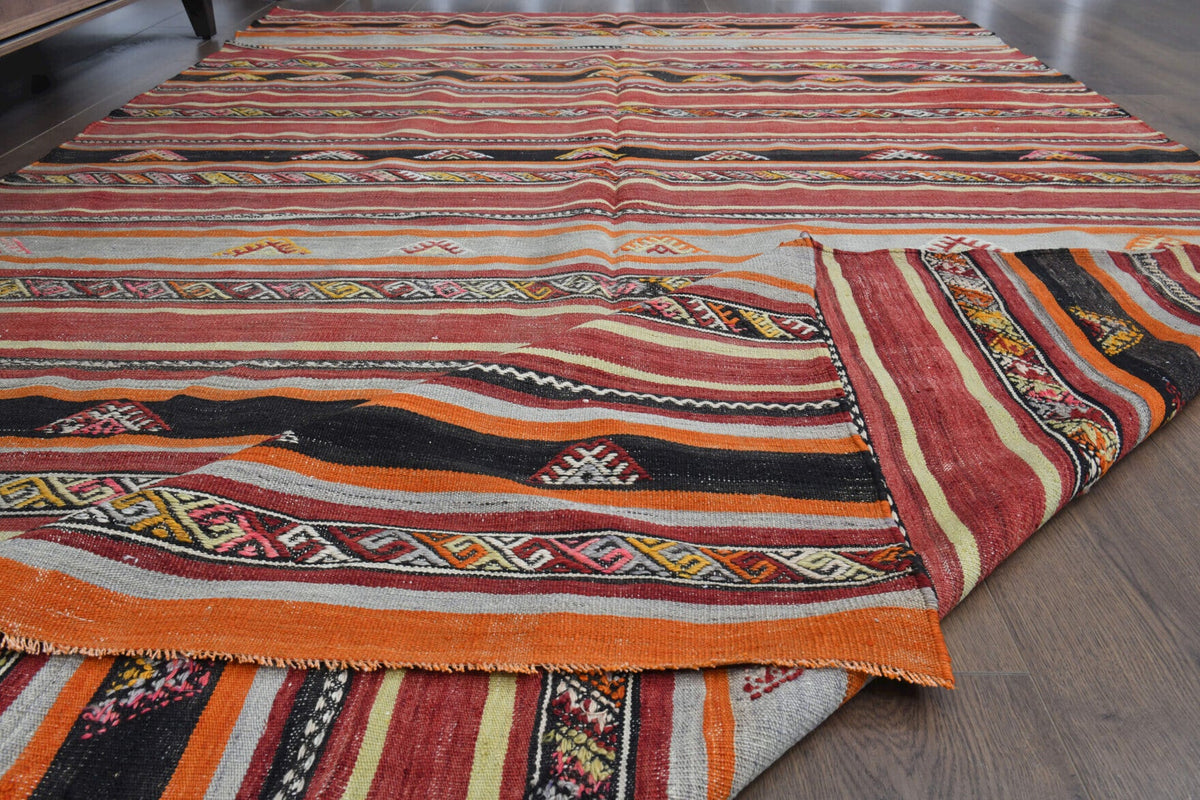 Traditional Handmade Vintage Rug