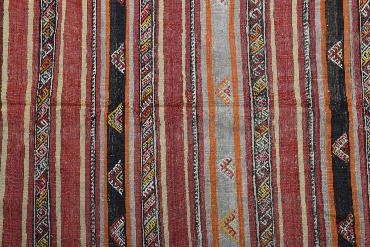 Traditional Handmade Vintage Rug