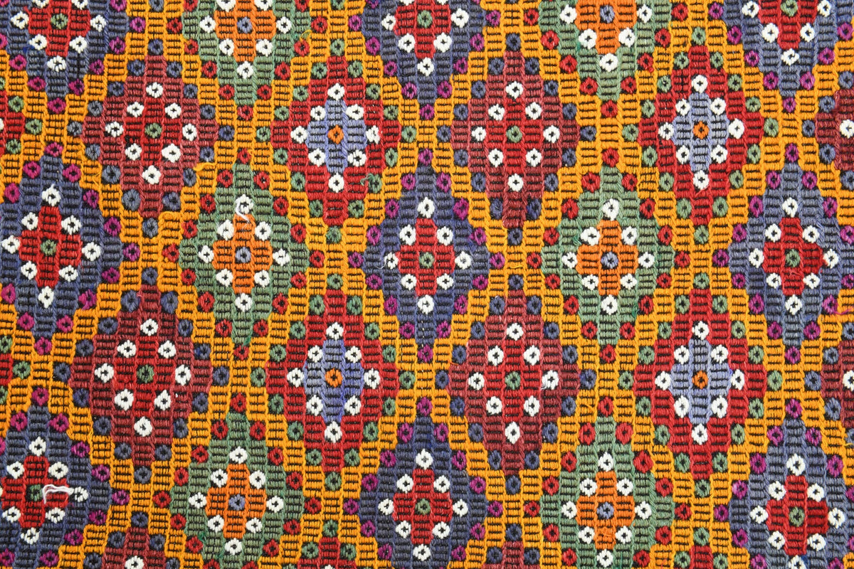 Anadolu kökenli el dokuma kilim – 1960'lar üretimi, ikat desenli