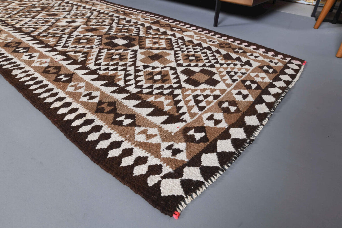 Anadolu kökenli el dokuma halı – 1970'ler üretimi, ikat desenli