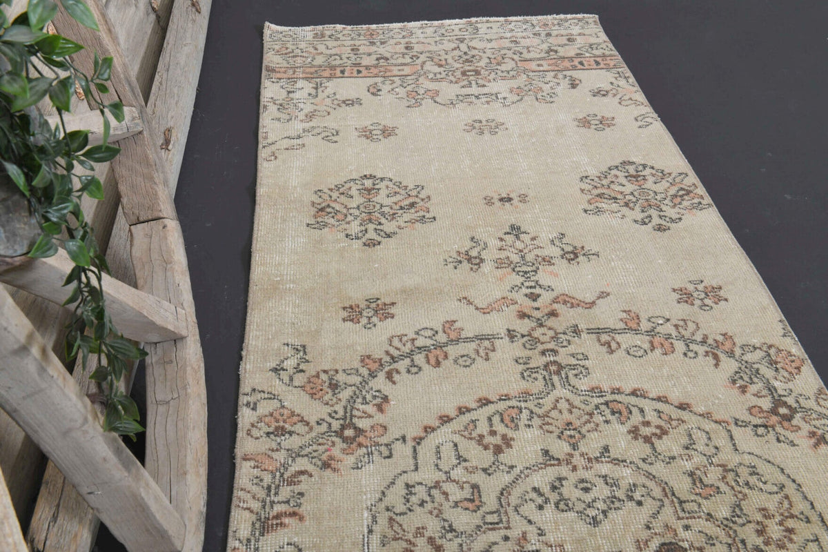 Vintage yolluk 80x311 cm – bej ve turuncu çiçek desenli, el dokuma