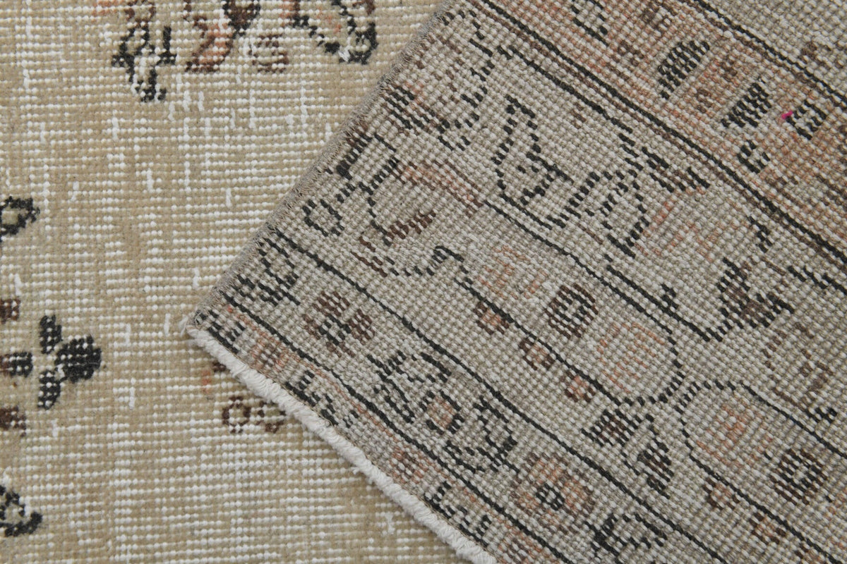 Pera Halı tek parça koleksiyonu: çiçek desenli el dokuma vintage yolluk, bej ve turuncu