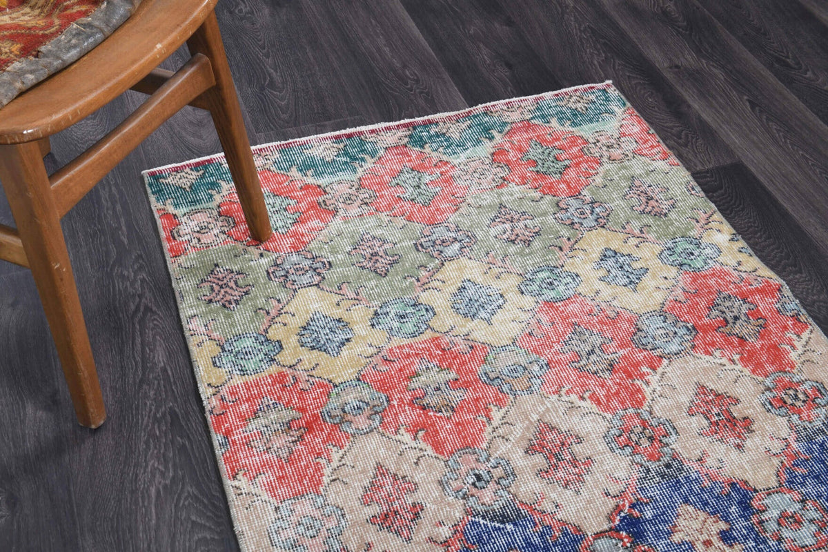 El yapımı vintage yolluk 91x241 cm i̇kat desenli yün - ışık altında renk detayı