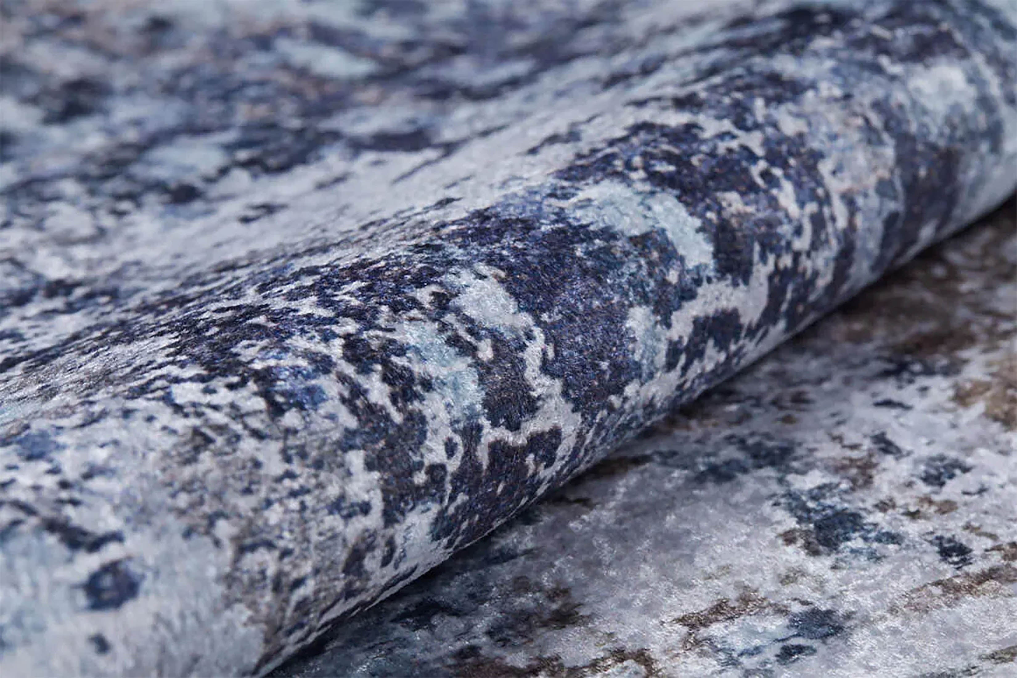 Beyaz/Bej Zemin Üzerine Lacivert & Kahve Soyut Sanat Halısı | Modern Geçişli Kilim