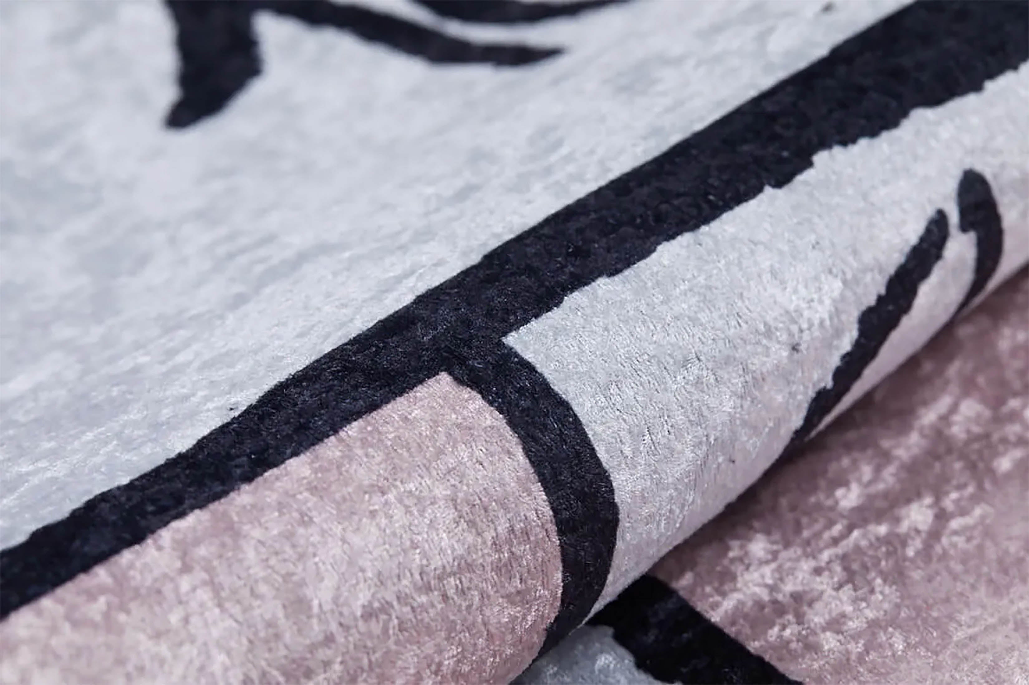 Pembe Seksek ve Balerin Desenli Çocuk Halısı – Yıkanabilir