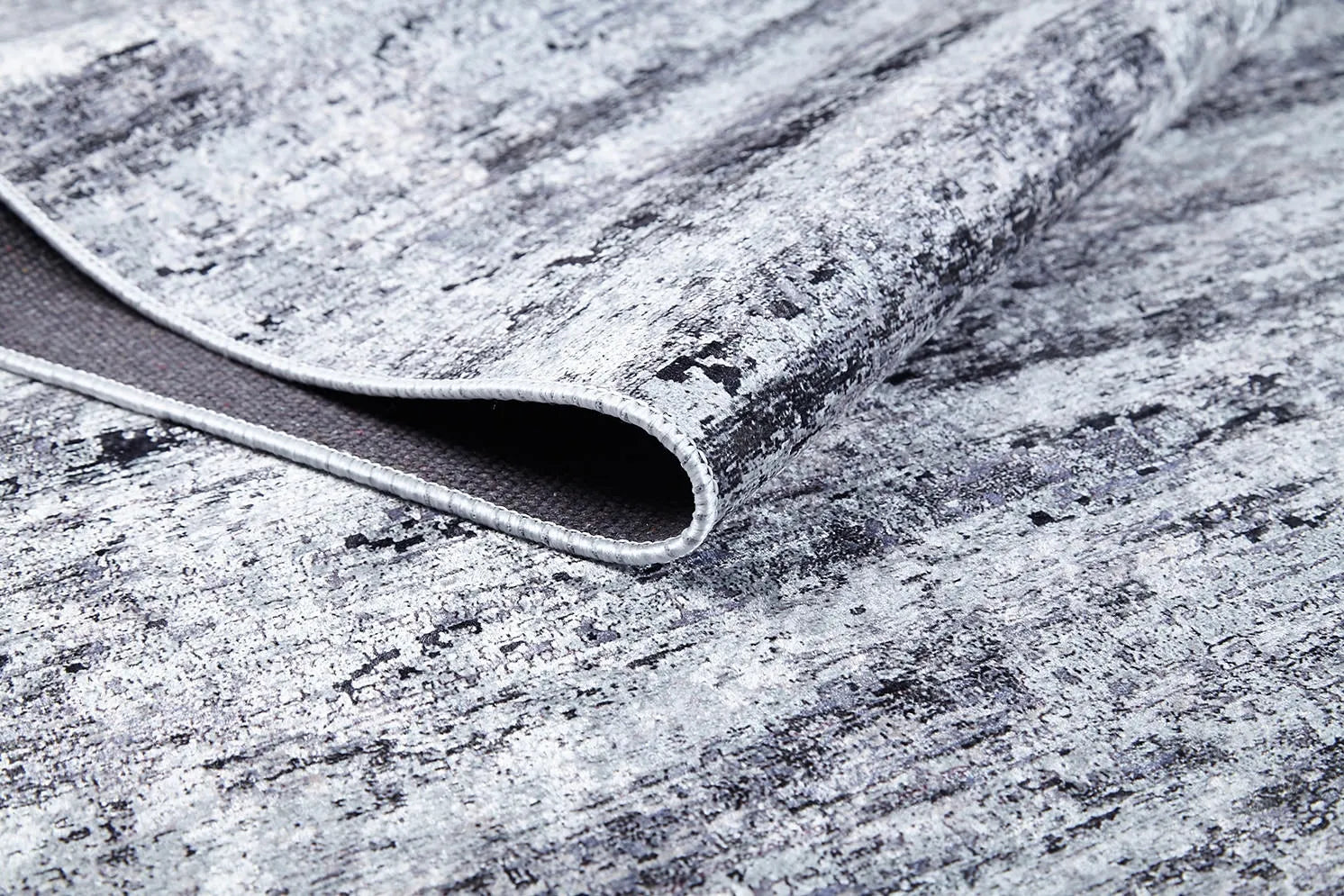 Siyah ve Beyaz Abstre Halı