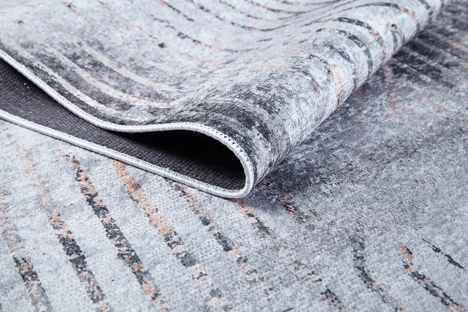 Blassrosa, cremebeige, geometrisch gemusterter Kelim-Teppich