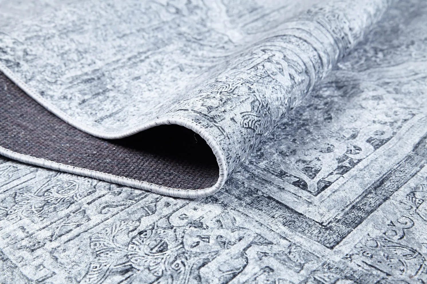 Blassrosa, cremebeige, geometrisch gemusterter Kelim-Teppich