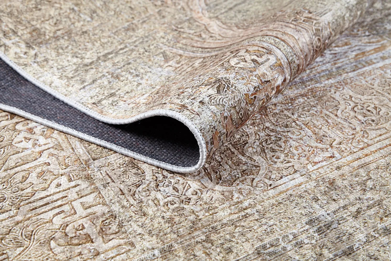 Blassrosa, cremebeige, geometrisch gemusterter Kelim-Teppich