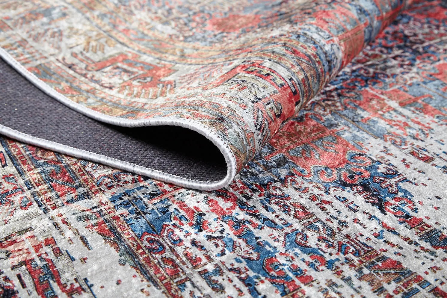 Kırmızı Eskitme Geometrik Desenli Halı